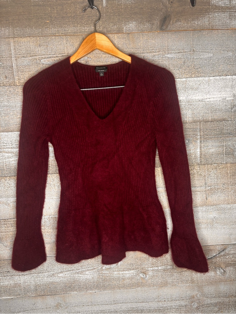 Talbots 100% pure cashmere burgundy Women's V-Neck Ribbed Sweater in Burgundy
